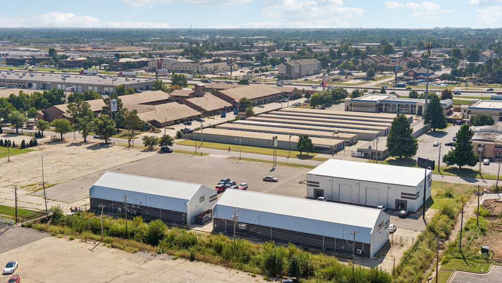 More Photos Of 4403-4411 SW 3rd St, Oklahoma City Showroom For Sale