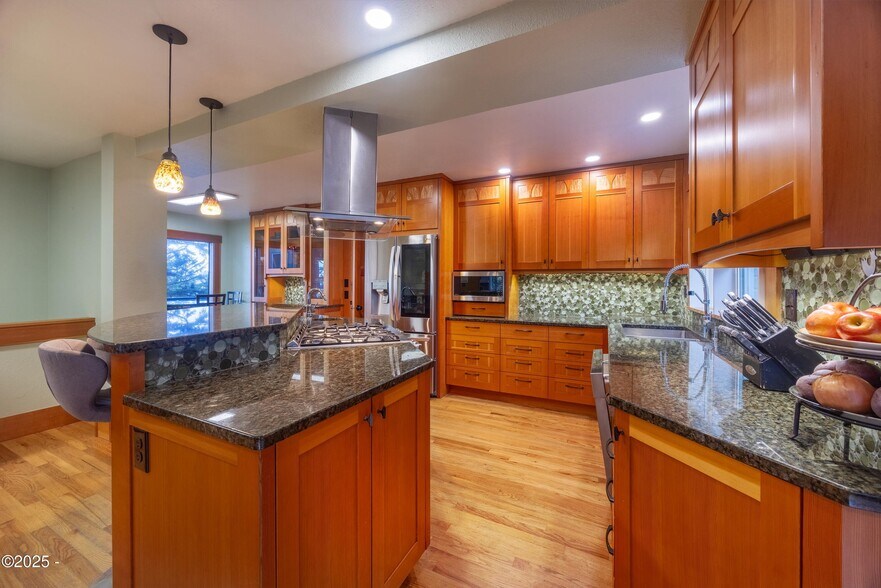 More Photos Of 4925 NW Woody Way, Newport Specialty For Sale