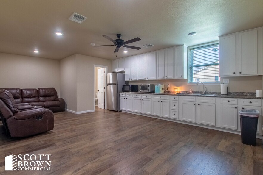 More Photos Of 1404 McConnell Rd, Gunter Flex For Sale