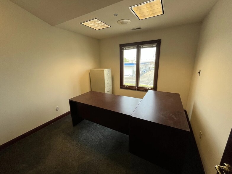 More Photos Of 8080 E 109th Ave, Crown Point Office Residential For Lease