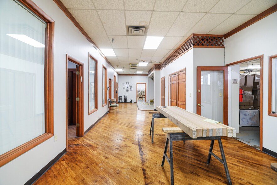 More Photos Of 105-119 Sprague Ave, Middletown Manufacturing For Lease