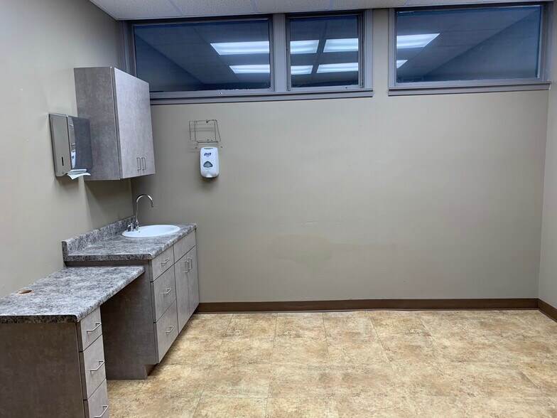 More Photos Of 1800 S Summit Ave, Sioux Falls Office For Lease