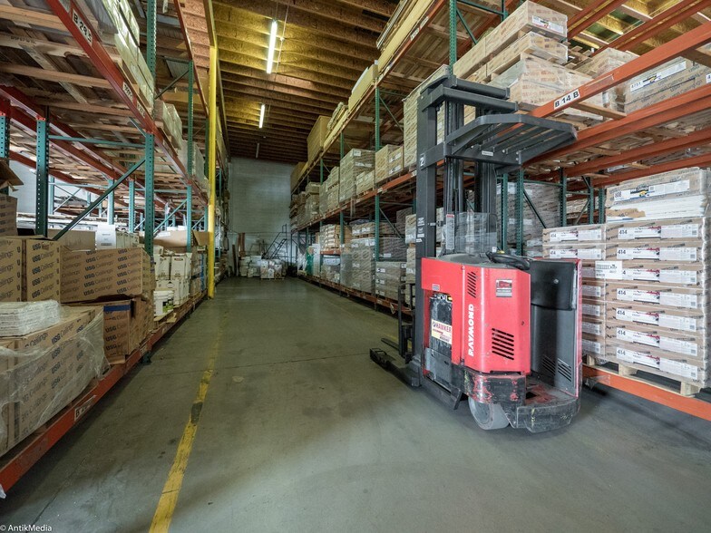 More Photos Of 1730 W Buchanan St, Phoenix Warehouse For Lease