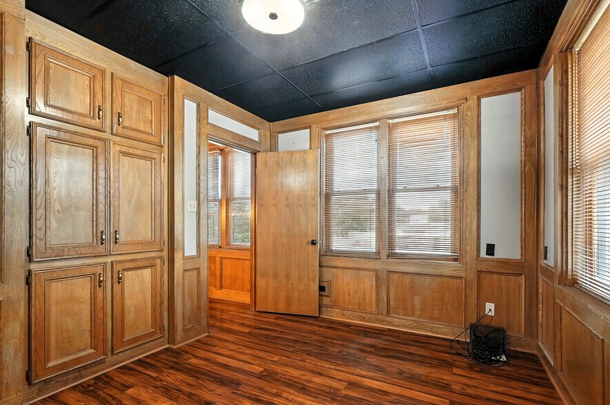More Photos Of 441 Butternut St, Abilene Office For Sale