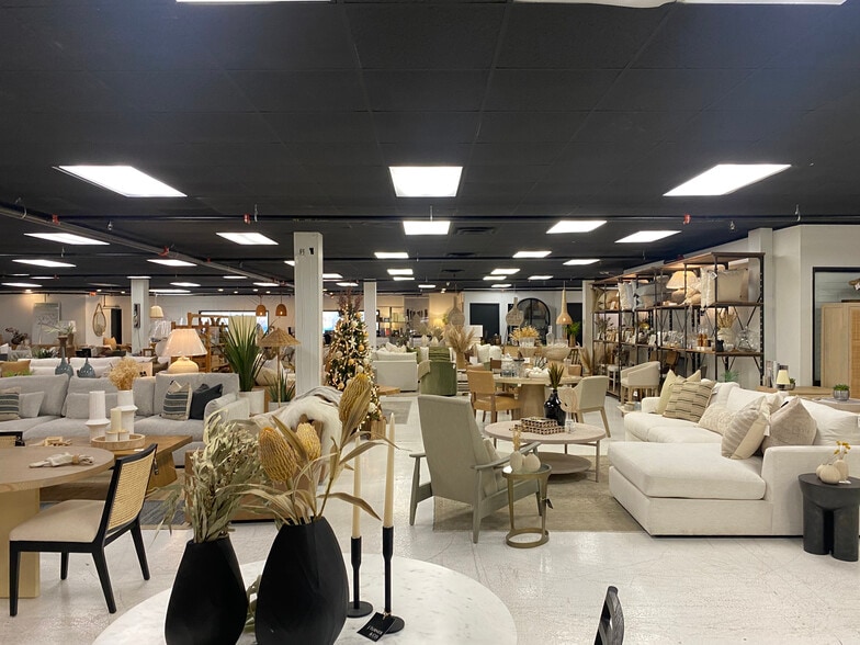 More Photos Of 6100 Philips Hwy, Jacksonville Warehouse For Lease