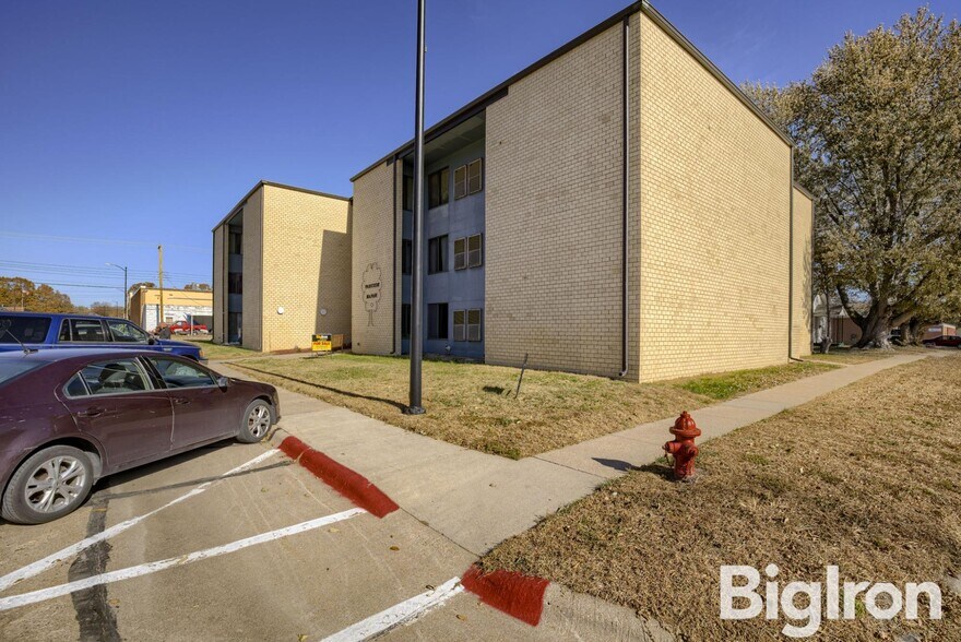 More Photos Of 130 S 5th St, Hebron Apartments For Sale