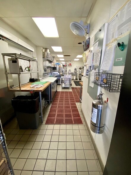 More Photos Of 826 Pico Blvd, Santa Monica Storefront For Sale