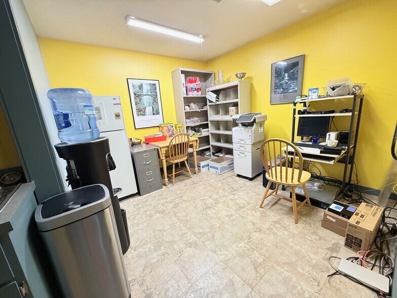 More Photos Of 3501-3511 SE Milwaukie Ave, Portland Office For Sale