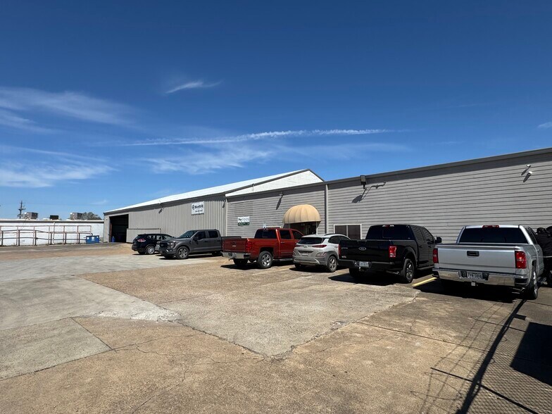 Primary Photo Of 607 Dumont St, South Houston Manufacturing For Sale