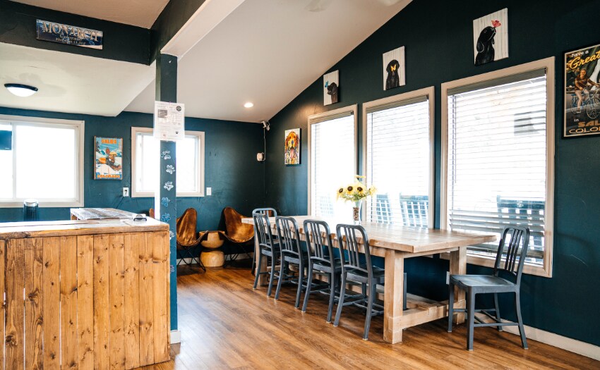 More Photos Of 525 W Rainbow Blvd, Salida Hotel For Sale
