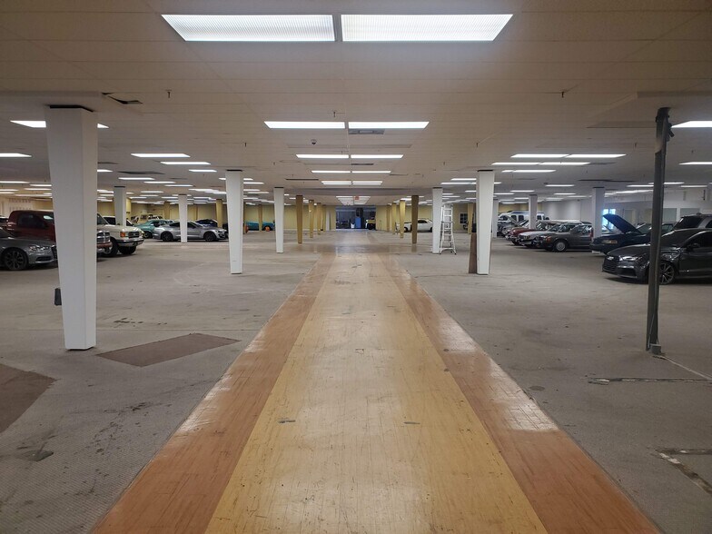 More Photos Of 6001 Powerline Rd, Fort Lauderdale Showroom For Lease