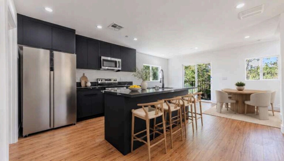 More Photos Of 10810 Hesby St, North Hollywood Apartments For Sale