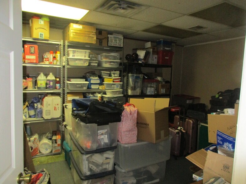 More Photos Of 7619-7621 E 46th Pl, Tulsa Showroom For Sale