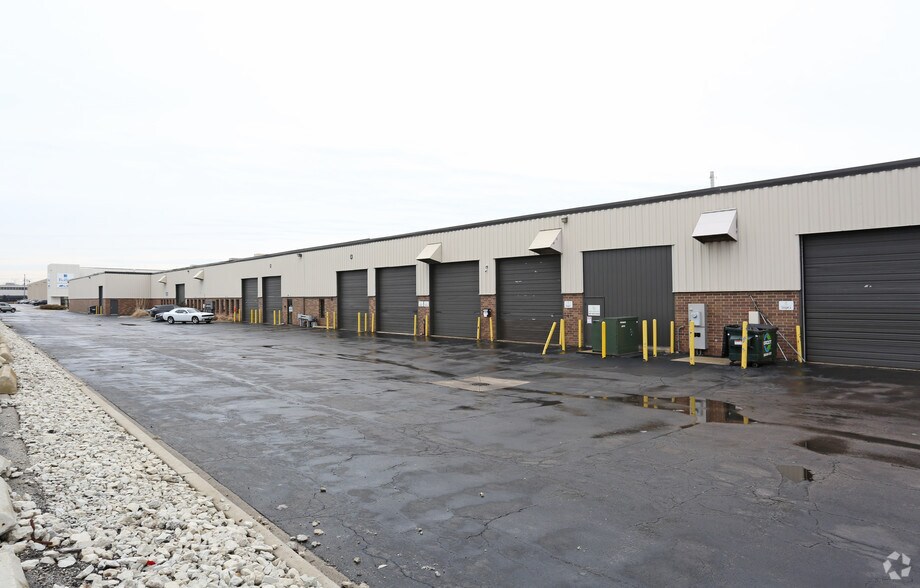 More Photos Of 801 Chase Ave, Elk Grove Village Warehouse For Lease