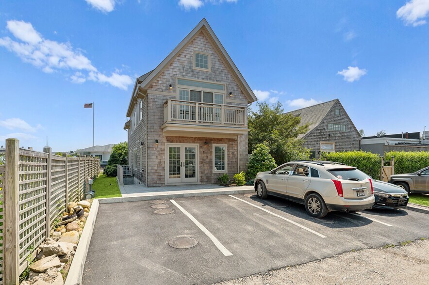 More Photos Of 45 S Euclid Ave, Montauk Storefront Retail Residential For Lease