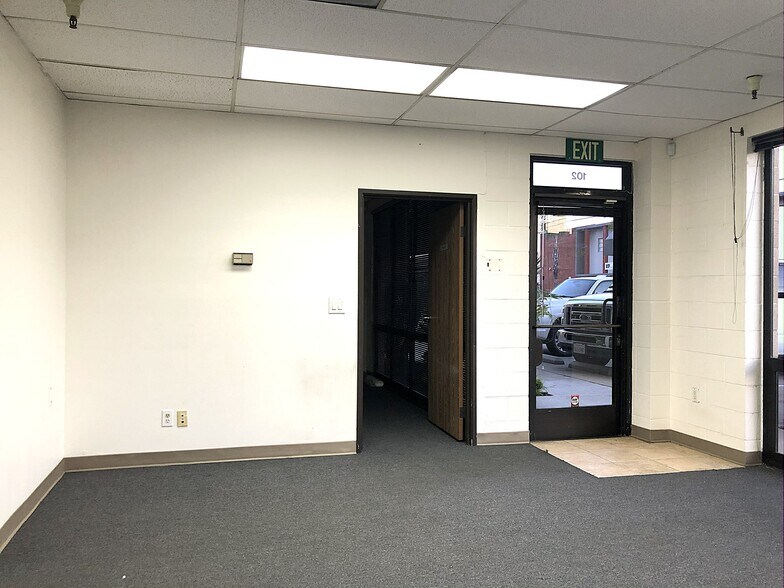 More Photos Of 3486 Kurtz St, San Diego Warehouse For Lease