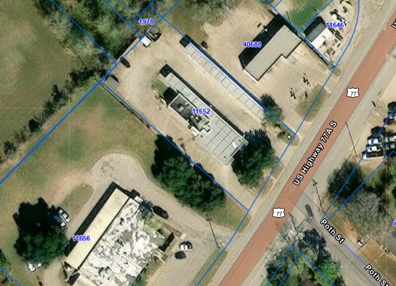 More Photos Of 706 S US 77, Yoakum General Retail For Lease