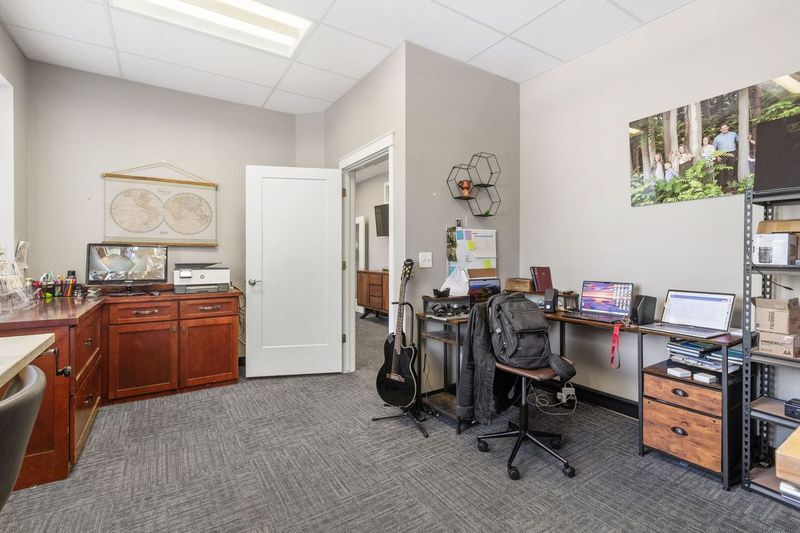 More Photos Of 236 River Vista Pl, Twin Falls Office For Lease