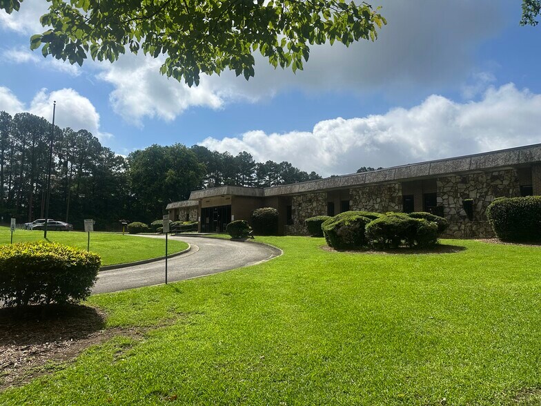 More Photos Of 4070 Shirley Dr SW, Atlanta Distribution For Sale