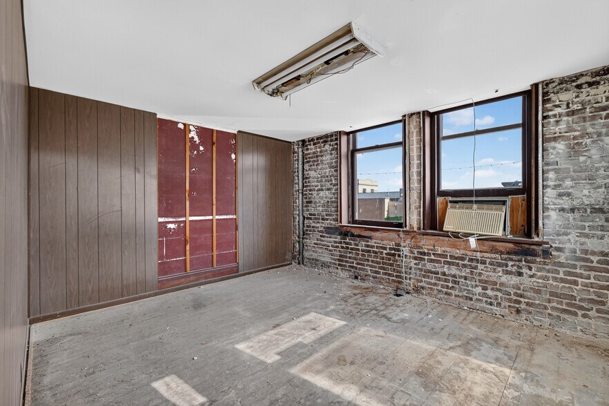 More Photos Of 400 W Main St, Leesburg Serviced Offices For Sale