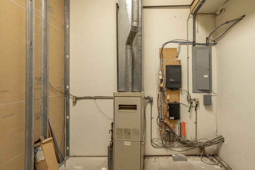 More Photos Of 1100 Basin Ave, Bismarck Flex For Sale