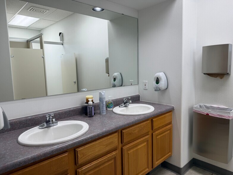 More Photos Of 500 U.S. 50 Business Loop, Olathe General Retail For Sale