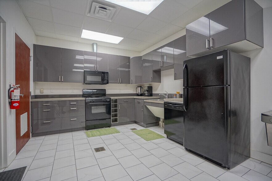 More Photos Of 18 Cabarrus Ave W, Concord Office For Sale