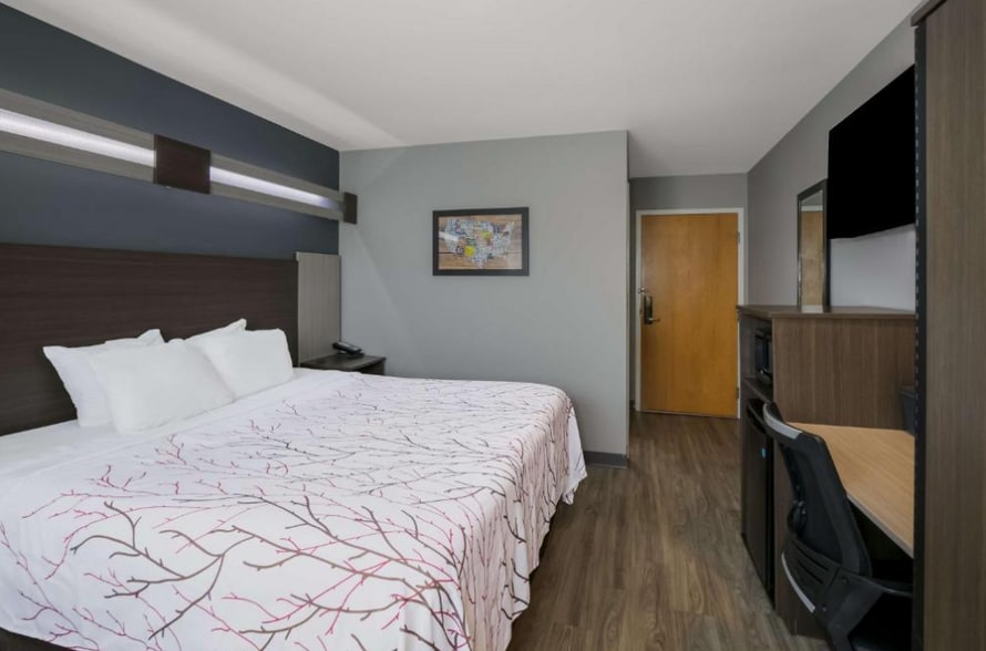 More Photos Of 680 Winfield Dunn Pky, Sevierville Hotel For Sale