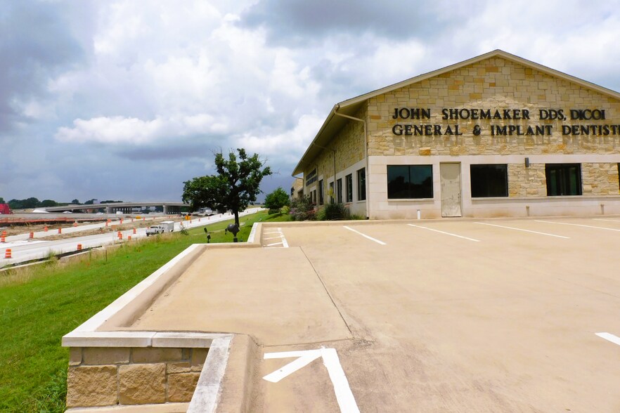 More Photos Of 1609 N Hwy 75, Sherman Medical For Lease