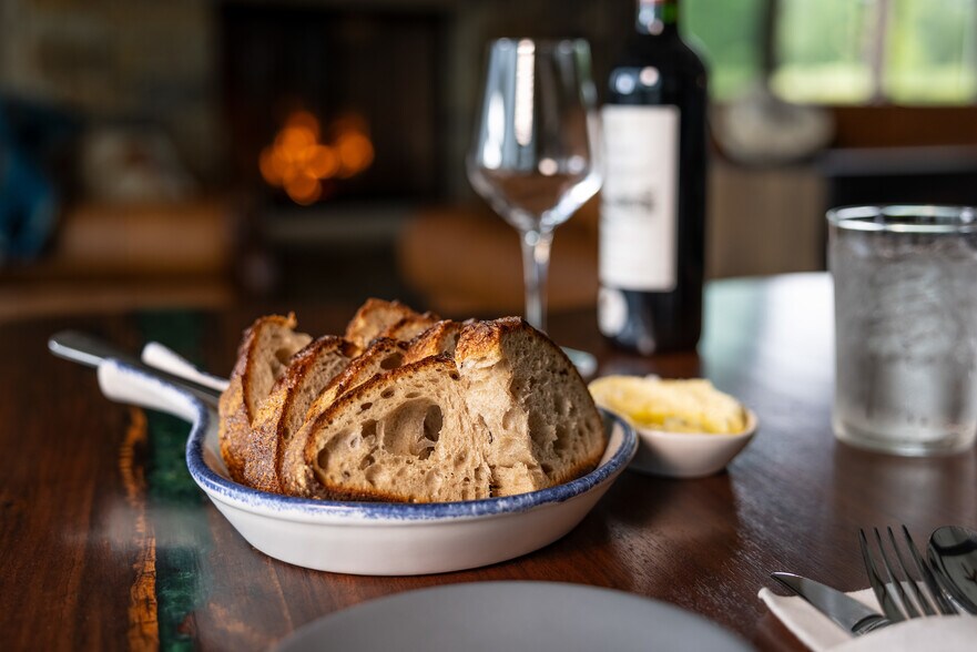 More Photos Of 1583 Spring Bay Rd, Spring Bay Hotel For Sale