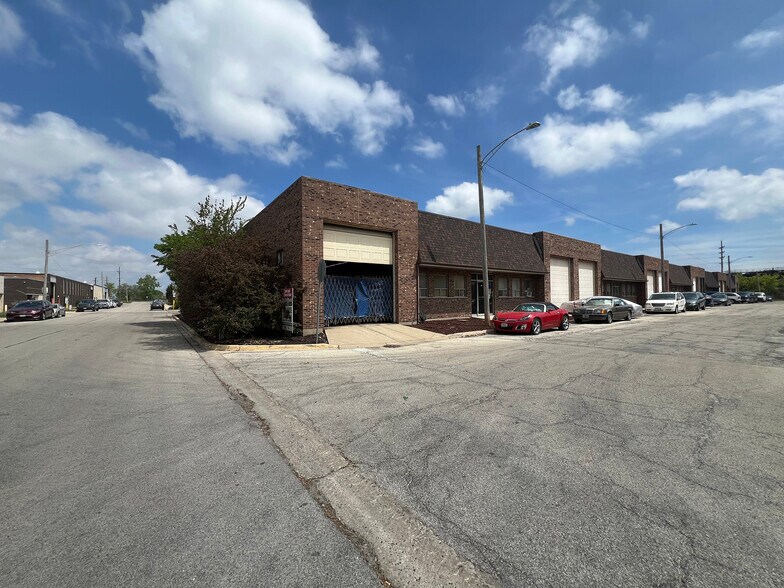 More Photos Of 9119-9136 Medill Ave, Franklin Park Light Distribution For Lease