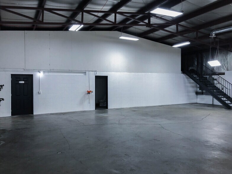 More Photos Of 1245 Memory Ln, Columbus Warehouse For Lease