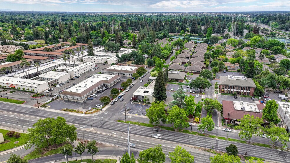 More Photos Of 2398 Fair Oaks Blvd, Sacramento Office For Sale