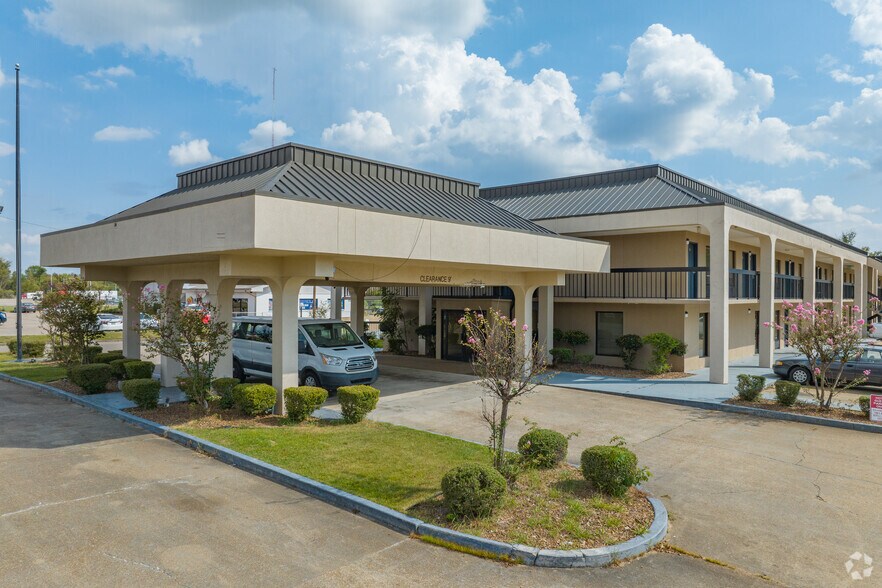 More Photos Of 2701 Highway 82 E, Greenville Hotel For Sale