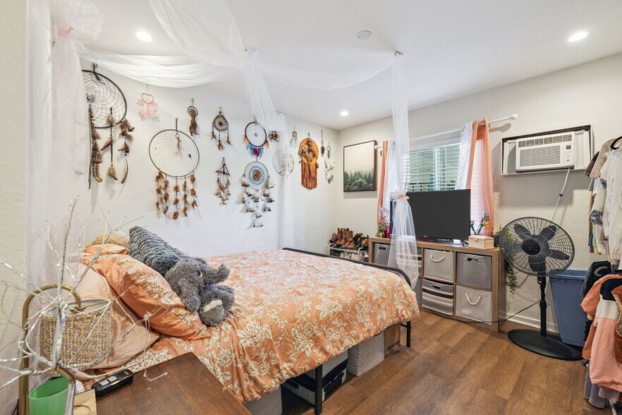 More Photos Of 1674 S Via Salida, Palm Springs Apartments For Sale