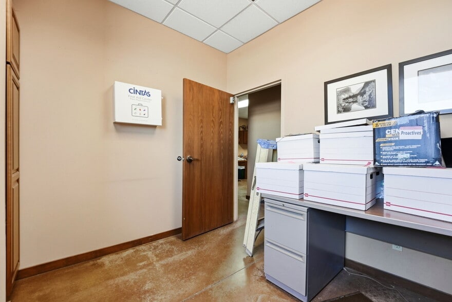 More Photos Of 1925 Aeroplaza Dr, Colorado Springs Warehouse For Lease