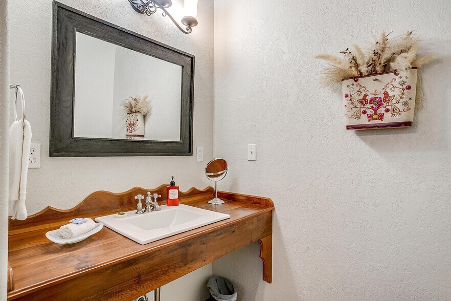 More Photos Of 1092 W Tarleton St, Stephenville Hospitality For Sale