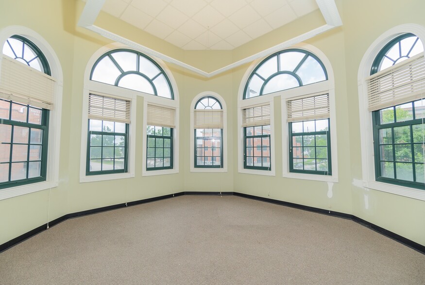 More Photos Of 2142 -2160 W Chesterfield Blvd, Springfield Storefront Retail Office For Lease