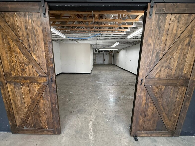 More Photos Of 5308 N Middlebrook Pike, Knoxville Light Manufacturing For Lease