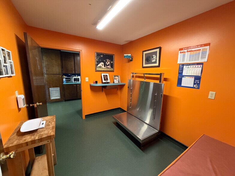 More Photos Of 162 Enzor Rd, Troy Office For Sale