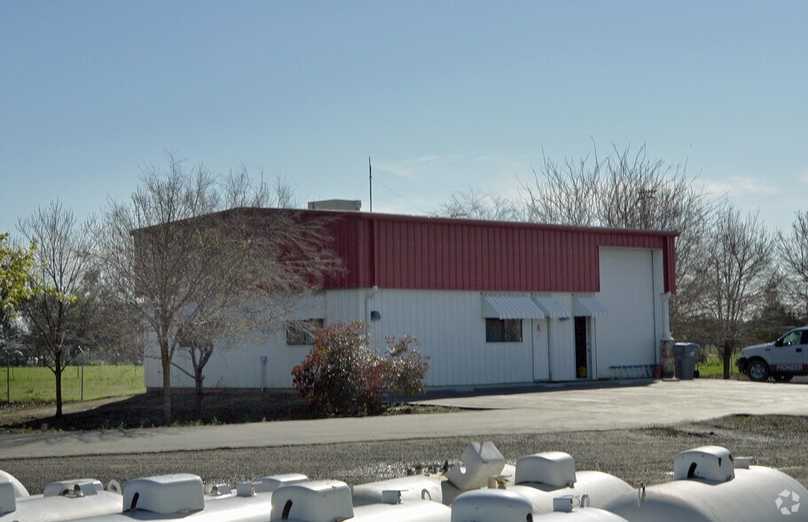 Primary Photo Of 1732 E Yosemite Ave, Madera Freestanding For Sale