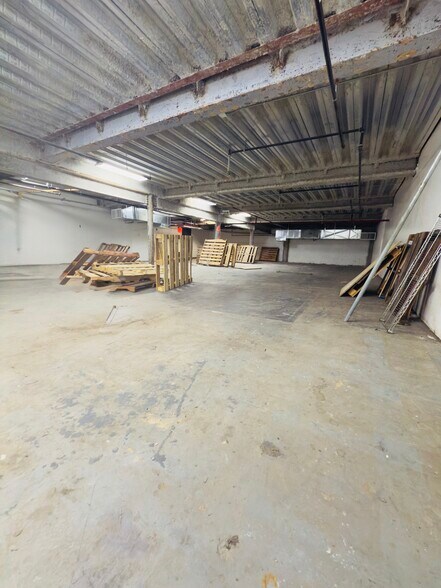 More Photos Of 318 Knickerbocker Ave, Brooklyn Apartments For Lease