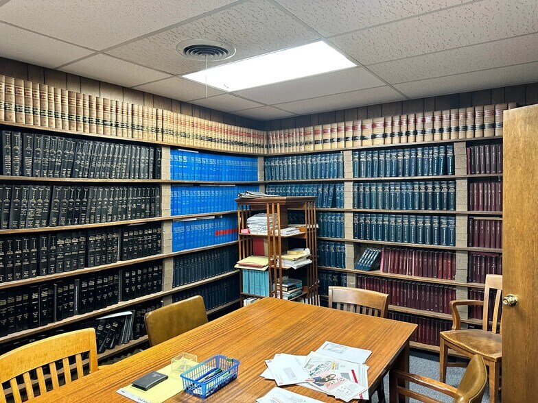 More Photos Of 410 N 1st St, Haskell Office For Sale