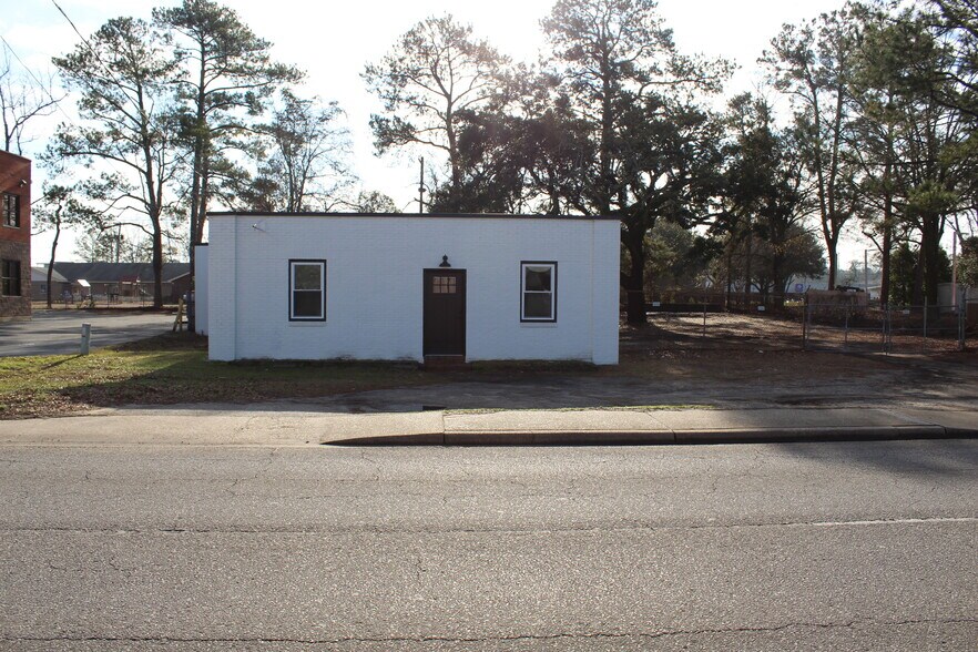 Primary Photo Of 3821 W Montague Ave, Charleston Flex For Sale
