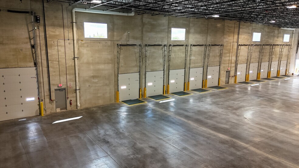 More Photos Of 2290 White Oak Cir, Aurora Warehouse For Lease