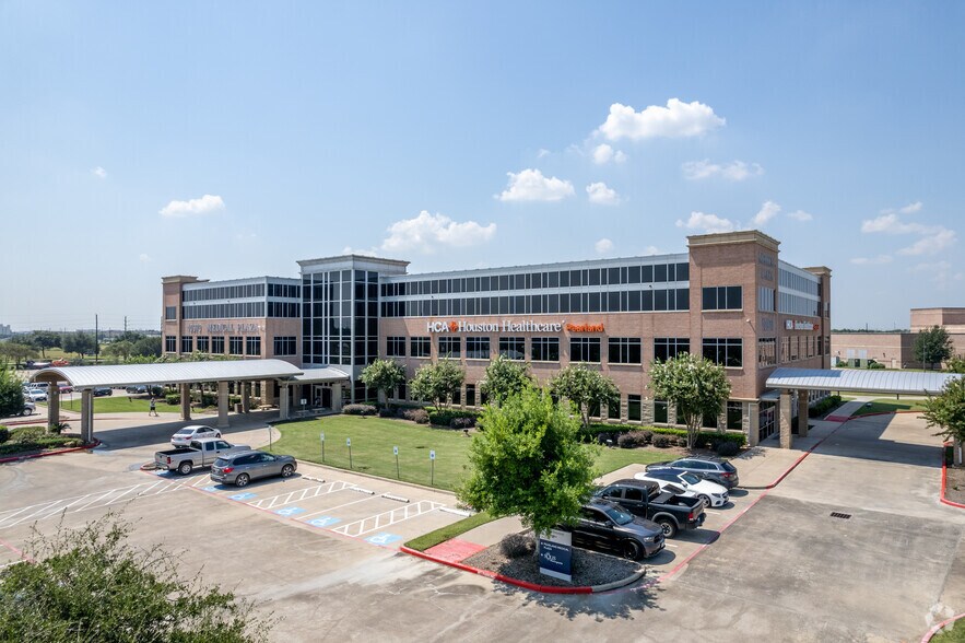 More Photos Of 10970 Shadow Creek Pky, Pearland Medical For Lease