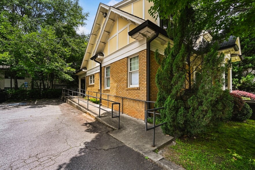 More Photos Of 1624 NE Piedmont Ave, Atlanta Medical For Sale