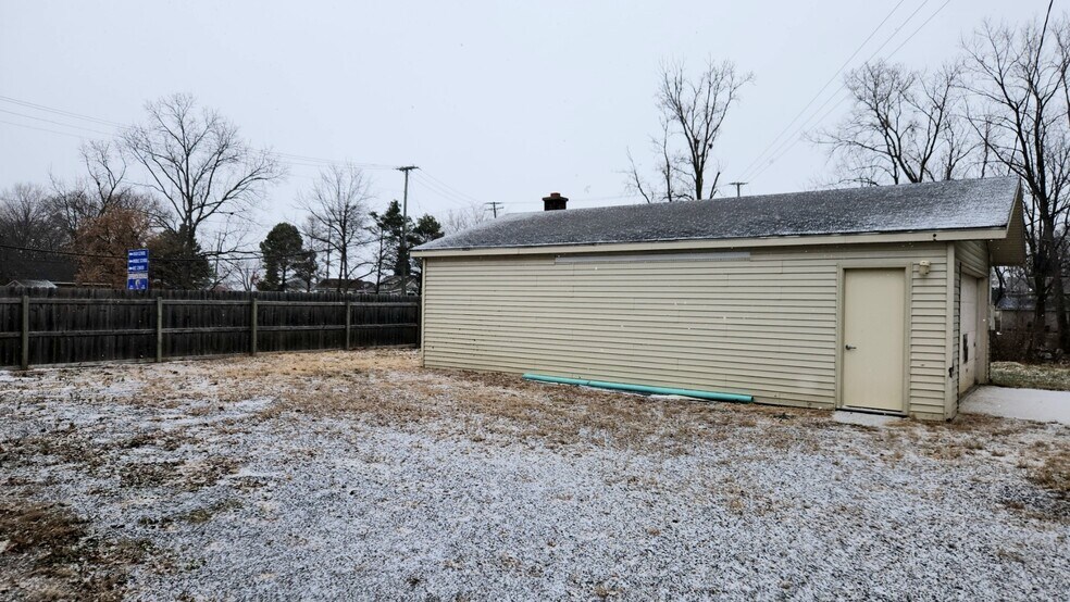 More Photos Of 3988 N Dixie Hwy, Monroe Service Station For Sale