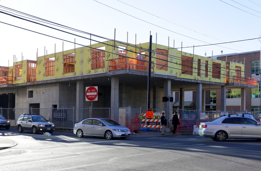 More Photos Of 4242 NE Halsey St, Portland Apartments For Lease