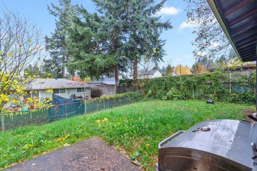 More Photos Of 15540 NE Couch St, Portland Apartments For Sale